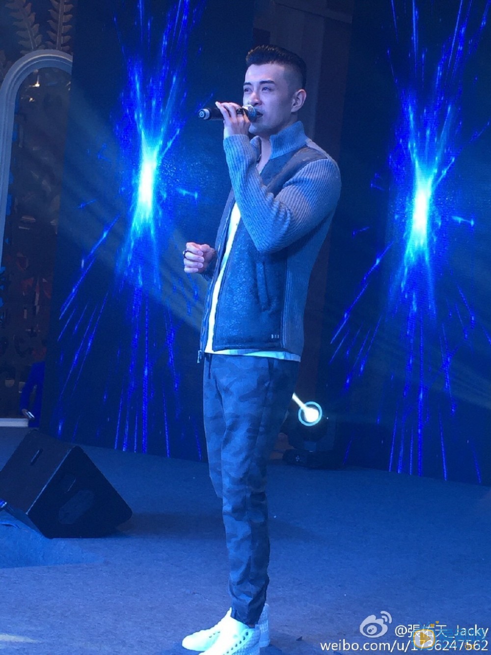 张佑天演唱会 张佑天高清写真_张佑天高清剧照