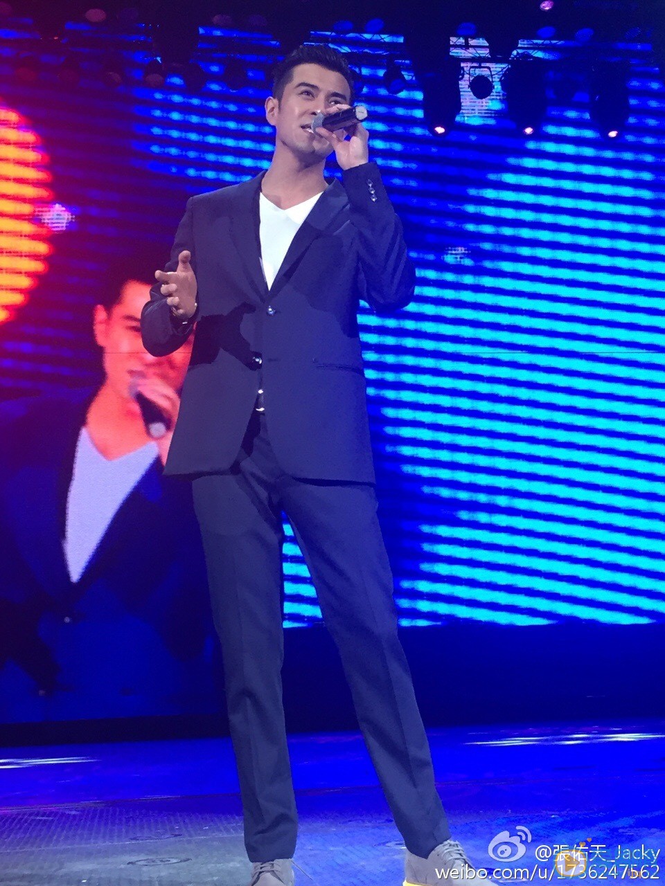 张佑天演唱会 张佑天高清写真_张佑天高清剧照