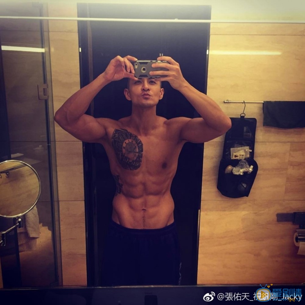 张佑天健身肌肉照 张佑天高清写真_张佑天高清剧照