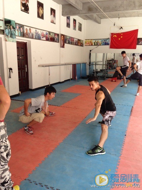 张佑天健身肌肉照 张佑天高清写真_张佑天高清剧照