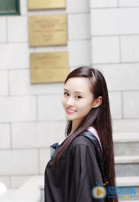 翟璘毕业照 翟璘高清写真_翟璘高清剧照