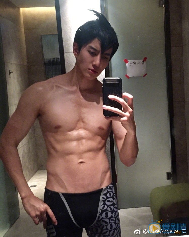 mike半裸肌肉照 mike高清写真_mike高清剧照