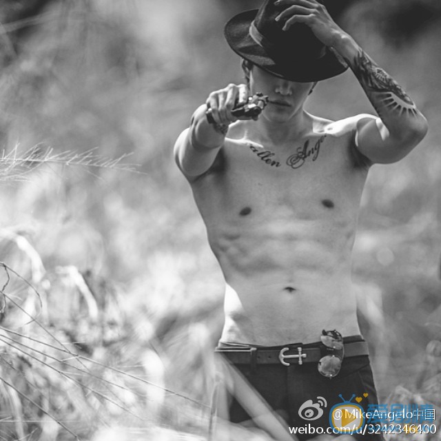mike半裸肌肉照 mike高清写真_mike高清剧照