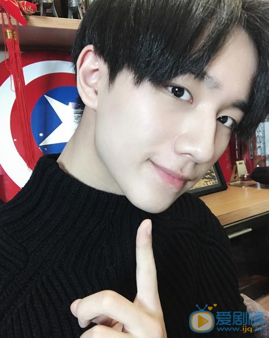李宏毅生活照 李宏毅高清写真_李宏毅高清剧照
