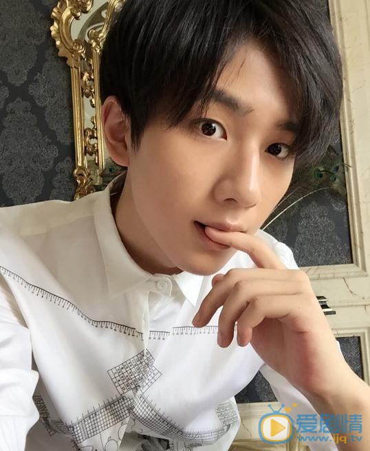 李宏毅生活照 李宏毅高清写真_李宏毅高清剧照