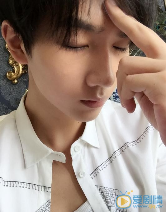 李宏毅生活照 李宏毅高清写真_李宏毅高清剧照