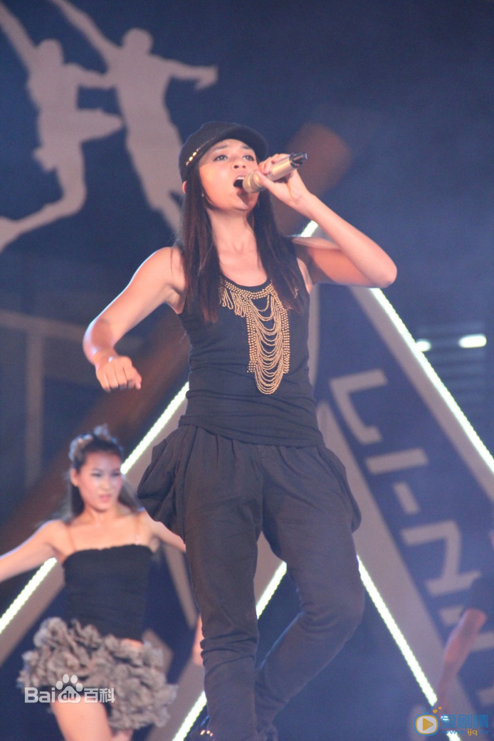 谈莉娜演唱节目照 谈莉娜演唱节目照