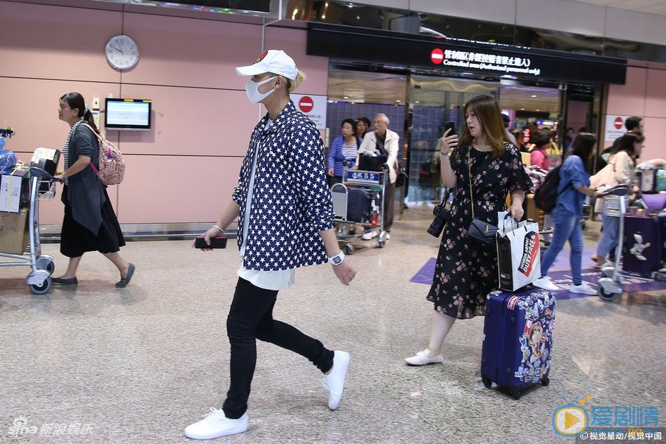 黄子韬机场路透照 黄子韬高清写真_黄子韬高清剧照