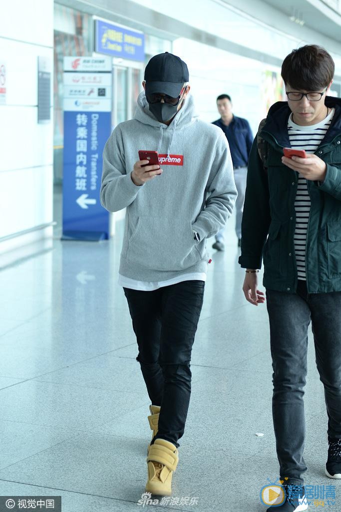 黄子韬机场路透照 黄子韬高清写真_黄子韬高清剧照