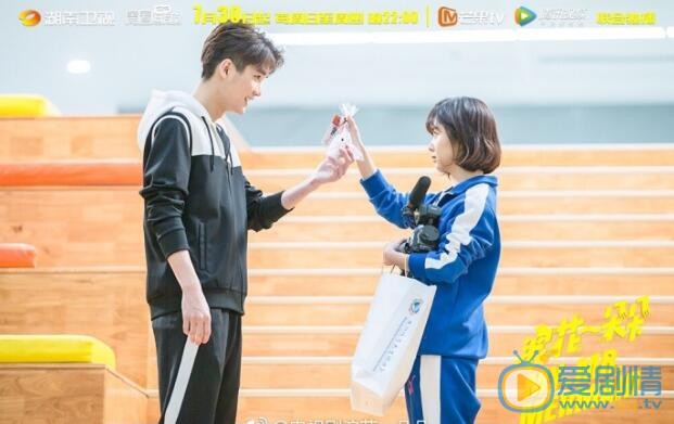 浪花一朵朵曝超长片花  “白云夫妇”甜炸荧屏