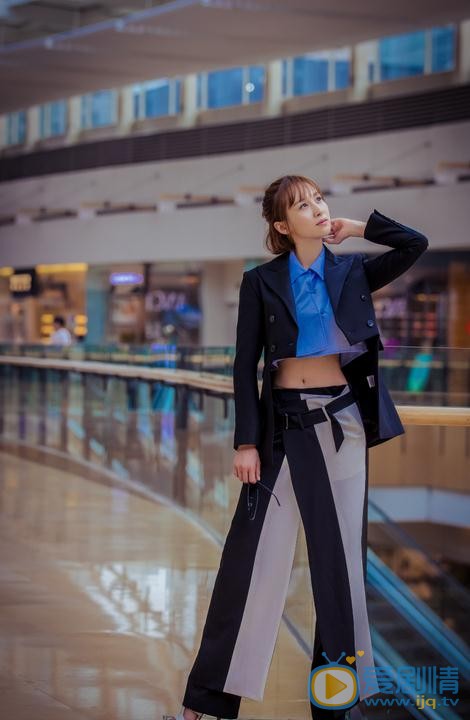 练束梅街拍写真 练束梅高清写真_练束梅高清剧照