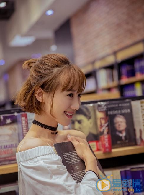练束梅街拍写真 练束梅高清写真_练束梅高清剧照