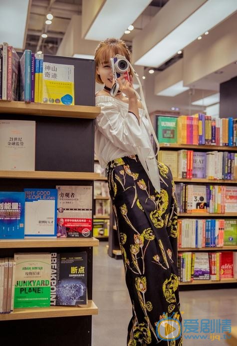 练束梅街拍写真 练束梅高清写真_练束梅高清剧照