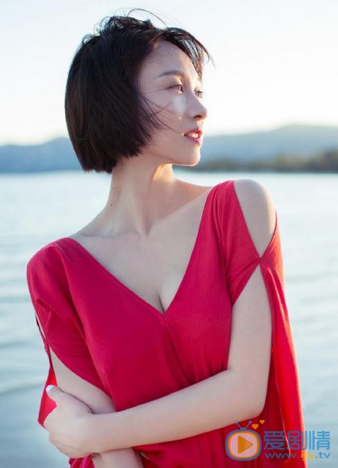 练束梅海边写真 练束梅高清写真_练束梅高清剧照