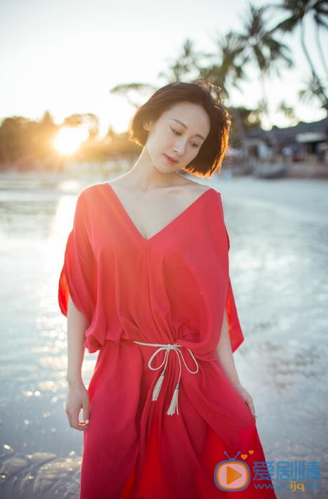 练束梅海边写真 练束梅高清写真_练束梅高清剧照