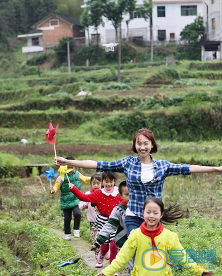 练束梅公益照 练束梅高清写真_练束梅高清剧照