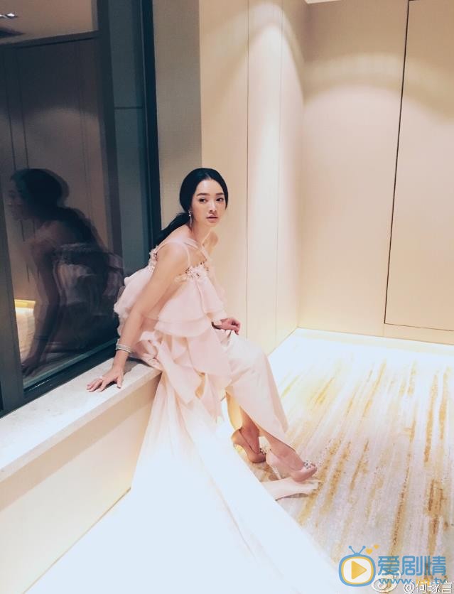 何琢言活动照 何琢言高清写真_何琢言高清剧照