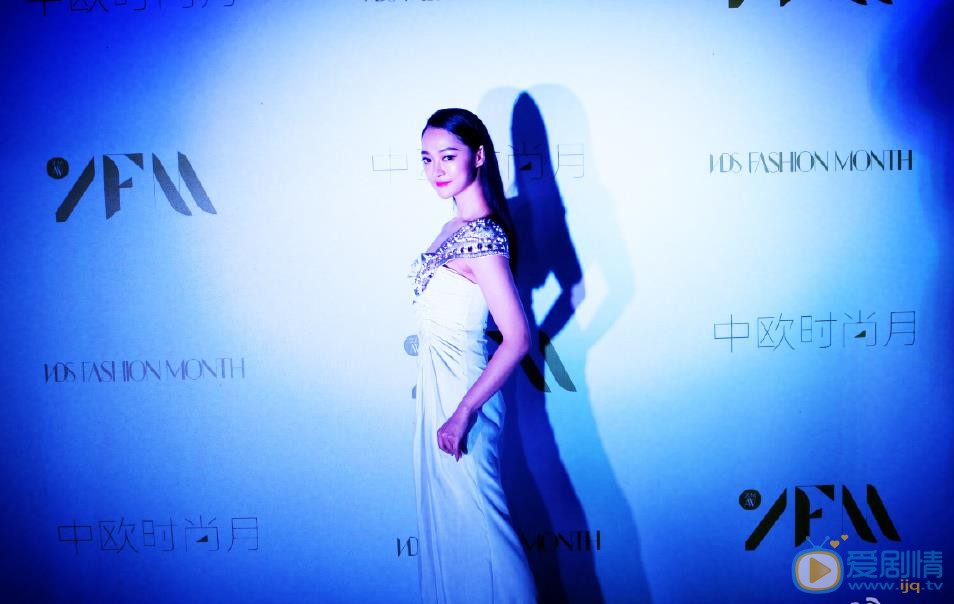 何琢言活动照 何琢言高清写真_何琢言高清剧照