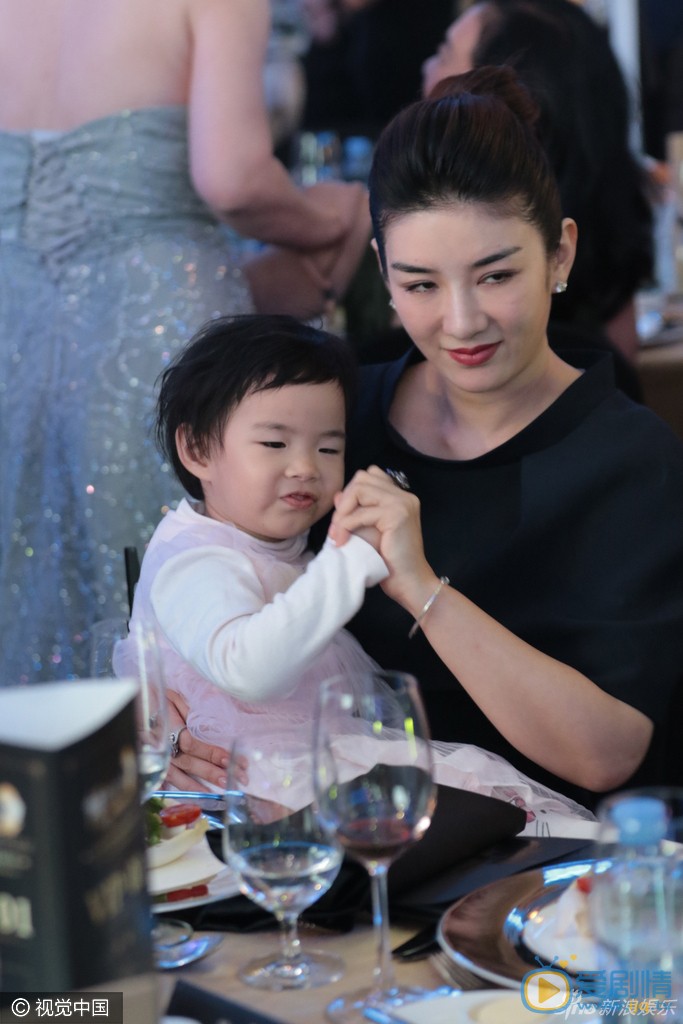 黄奕亲子照片 黄奕高清写真_黄奕高清剧照