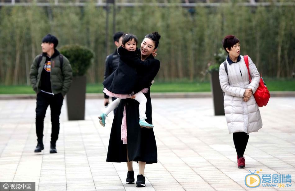 黄奕亲子照片 黄奕高清写真_黄奕高清剧照