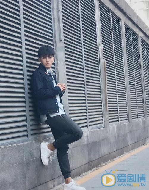 马梓铭街拍 马梓铭高清写真_马梓铭高清剧照