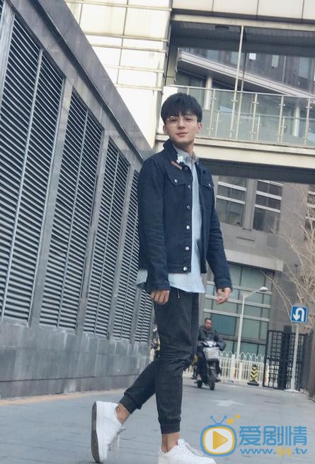 马梓铭街拍 马梓铭高清写真_马梓铭高清剧照