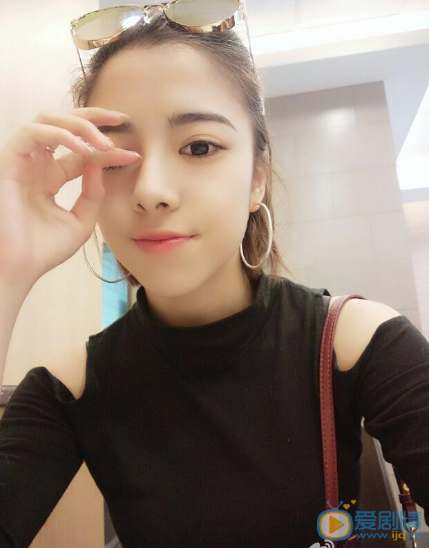 吴静怡卖萌照 吴静怡高清写真_吴静怡高清剧照