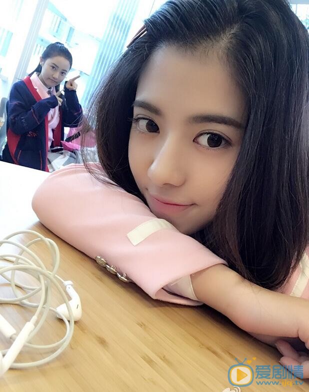 吴静怡《青春最好时》片场照 吴静怡高清写真_吴静怡高清剧照