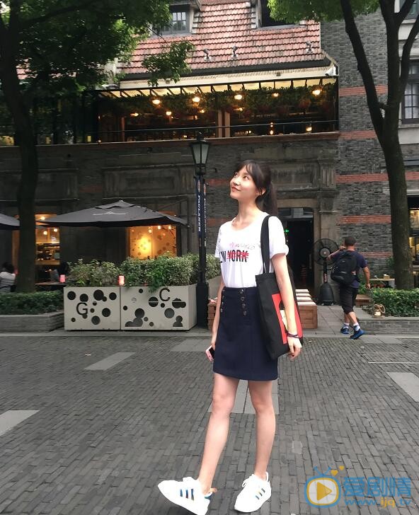李牵生活照 李牵高清写真_李牵高清剧照