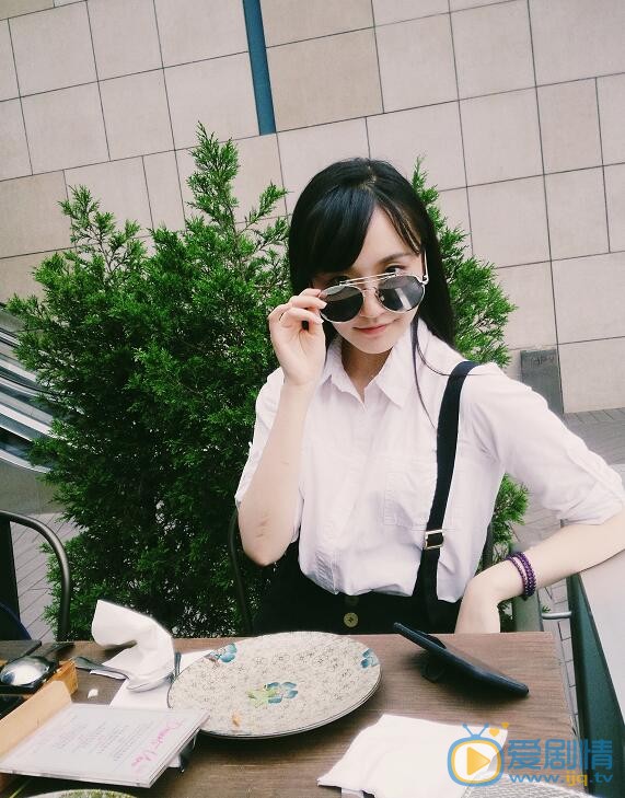 李牵生活照 李牵高清写真_李牵高清剧照