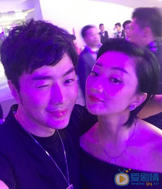 王浩钧与人合照 王浩钧高清写真_王浩钧高清剧照