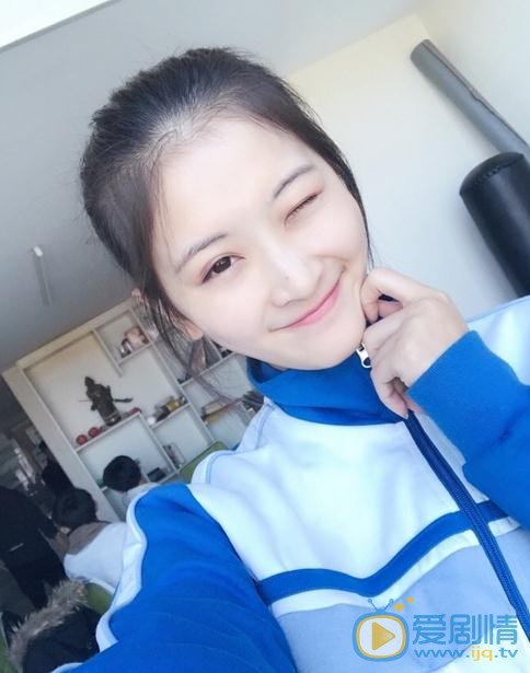 王若溪校服照 王若溪高清写真_王若溪高清剧照