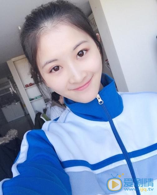 王若溪校服照 王若溪高清写真_王若溪高清剧照