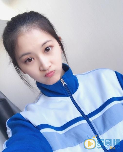 王若溪校服照 王若溪高清写真_王若溪高清剧照