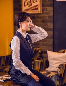 王子咖啡店高兴为什么要女扮男装去咖啡店工作？高兴女扮男装的原因是什么？