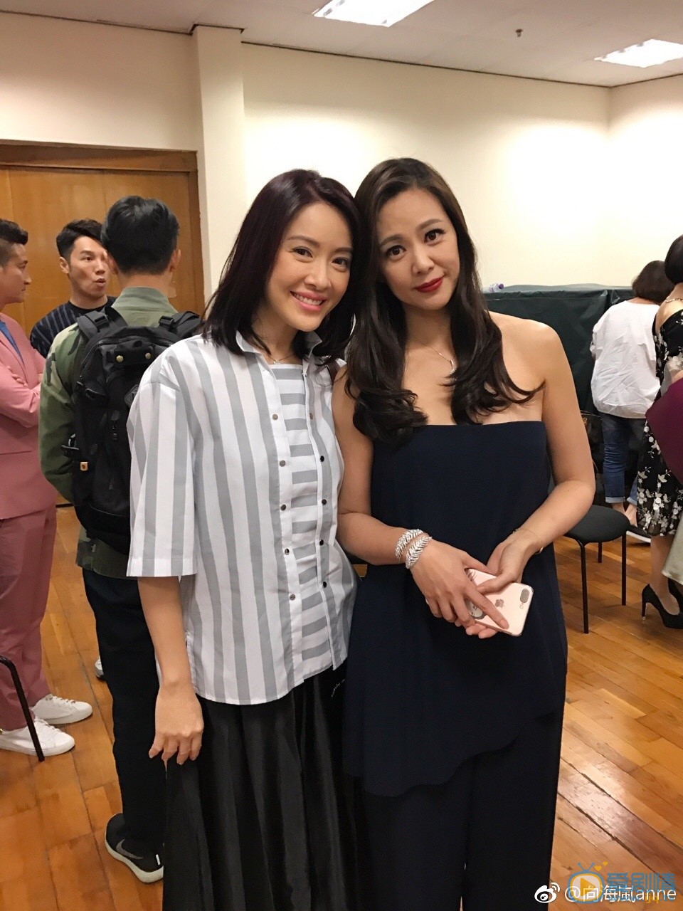 向海岚友人合照 向海岚高清写真_向海岚高清剧照