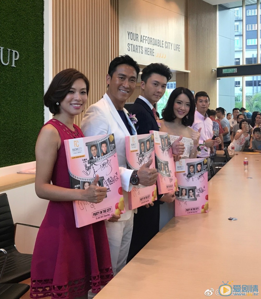 向海岚友人合照 向海岚高清写真_向海岚高清剧照