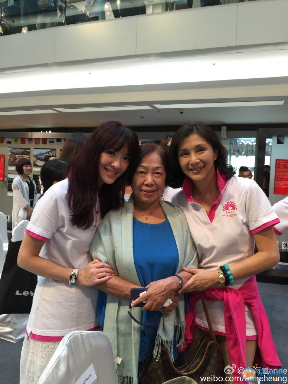 向海岚友人合照 向海岚高清写真_向海岚高清剧照