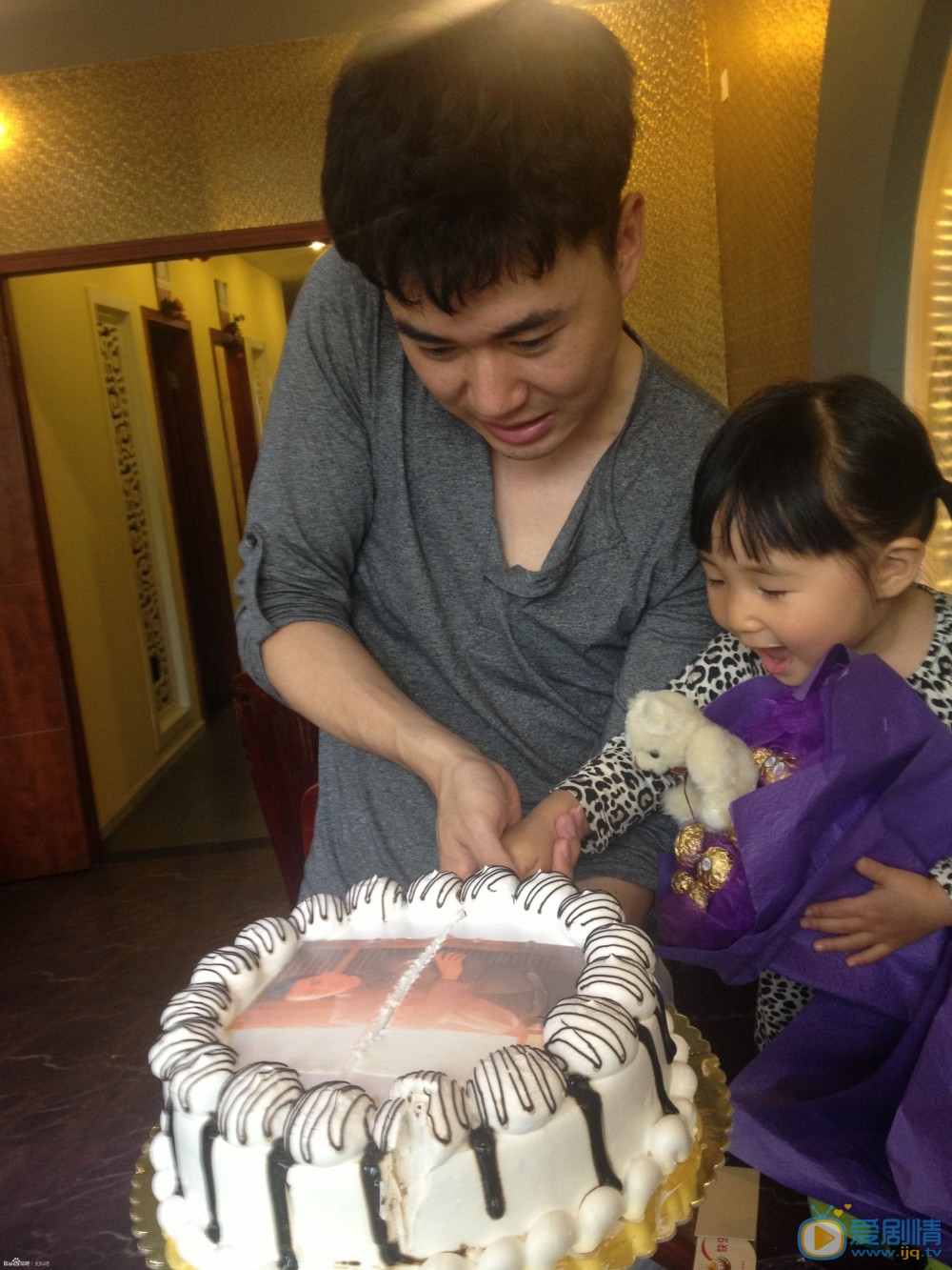 刘屹宸父女生活照 刘屹宸高清写真_刘屹宸高清剧照