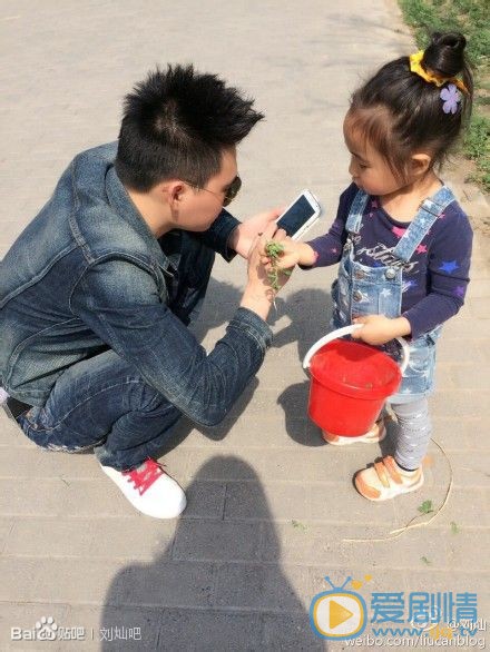 刘屹宸父女生活照 刘屹宸高清写真_刘屹宸高清剧照