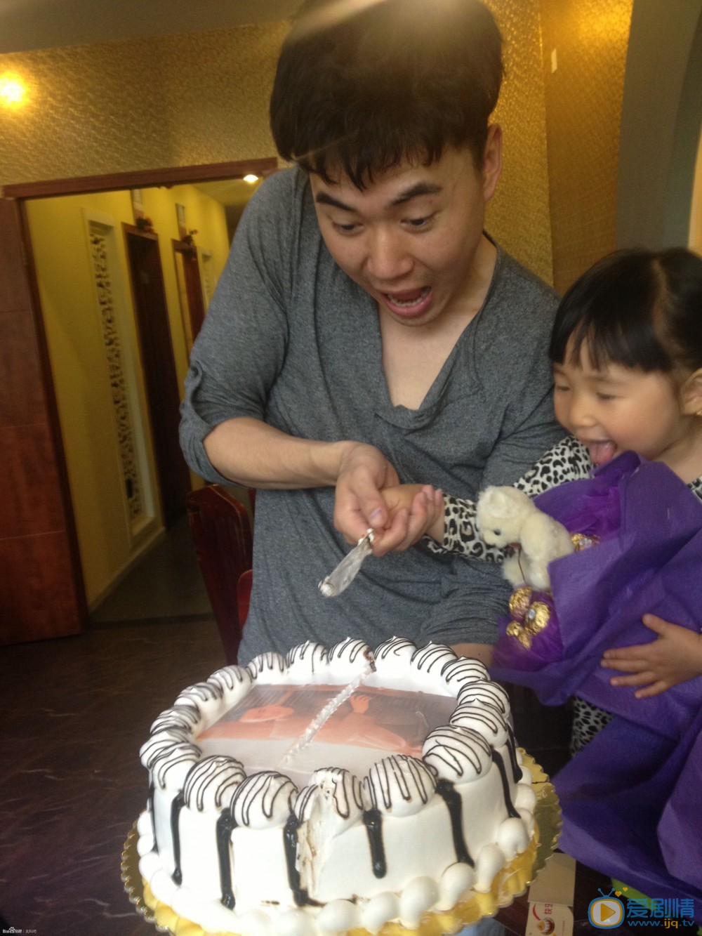 刘屹宸父女生活照 刘屹宸高清写真_刘屹宸高清剧照