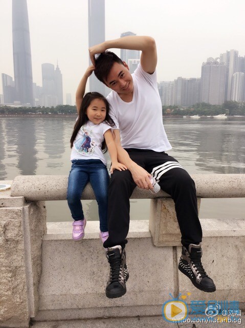 刘屹宸父女生活照 刘屹宸高清写真_刘屹宸高清剧照