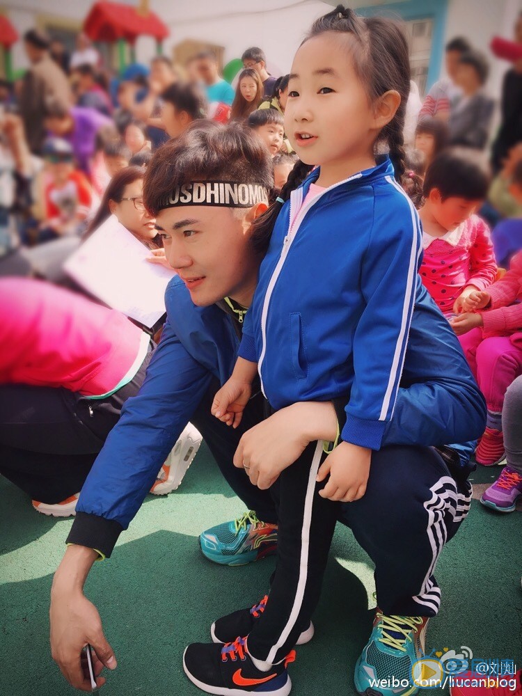 刘屹宸父女生活照 刘屹宸高清写真_刘屹宸高清剧照