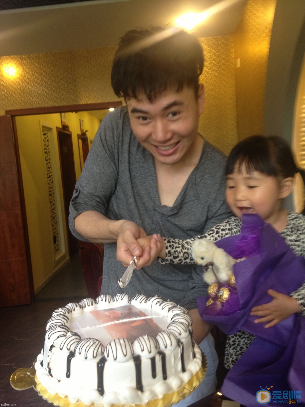 刘屹宸父女生活照 刘屹宸高清写真_刘屹宸高清剧照