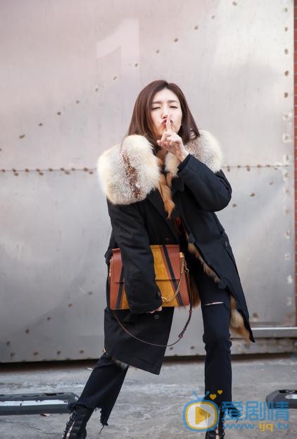 江疏影异国街头街拍 江疏影高清写真_江疏影高清剧照