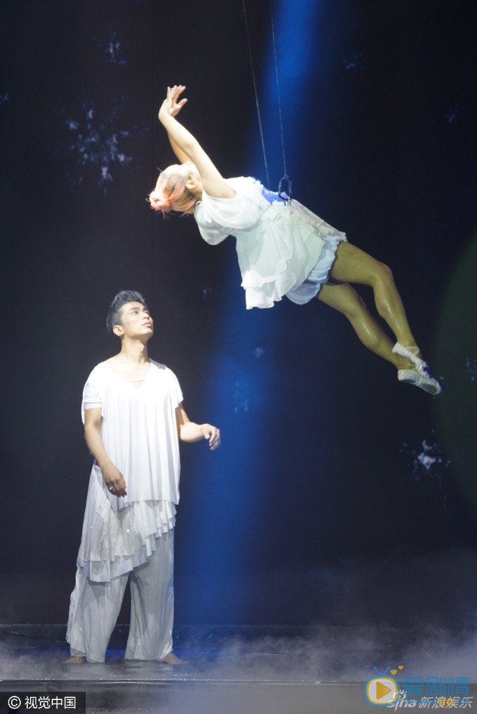 何洁参加舞蹈节目 何洁高清写真_何洁高清剧照