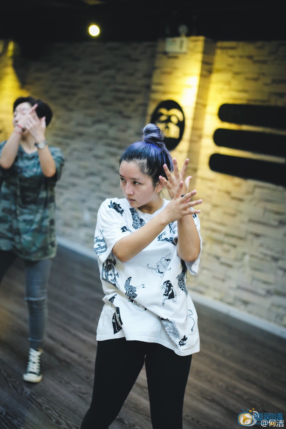 何洁健身练舞照 何洁高清写真_何洁高清剧照