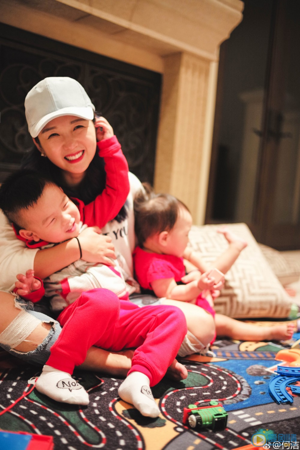 何洁儿子合照 何洁高清写真_何洁高清剧照