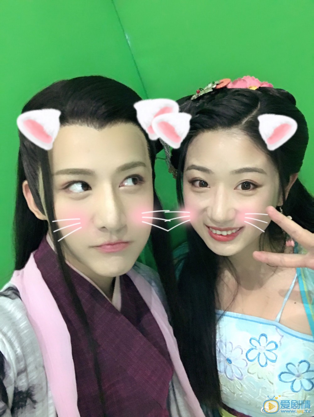 卢卓片场自拍照 卢卓高清写真_卢卓高清剧照