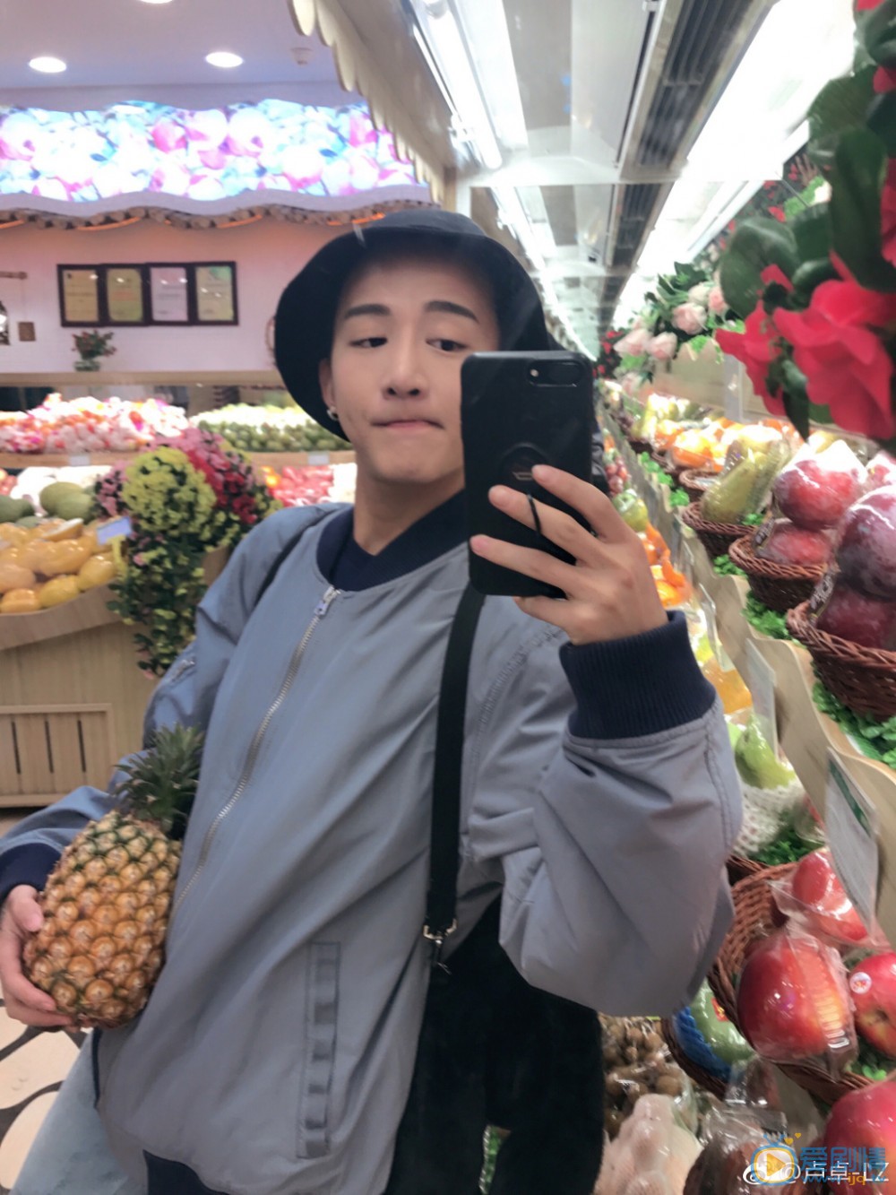 卢卓卖萌可爱照 卢卓高清写真_卢卓高清剧照